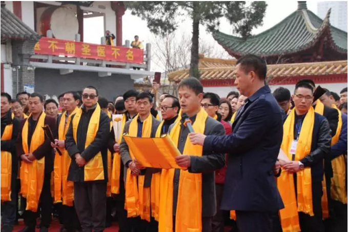 仲景中医文化传播有限公司在医圣祠树立医圣仲景功德颂碑