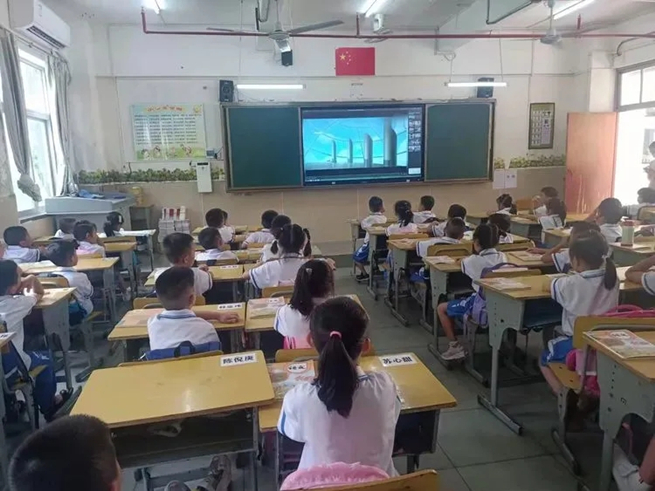 海口市市场监管局美兰分局开展电梯安全知识“进校园”活动