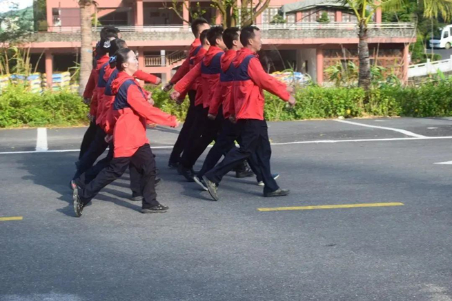 五指山红峡谷景区半军事化管理打造团队