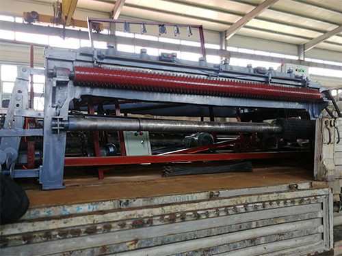 正擰六角網機發貨