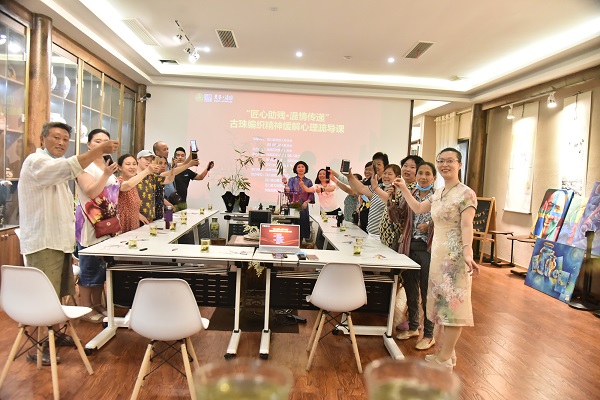 “匠心助残·温情传递”古珠编织精神缓解心理疏导课在浓园举行