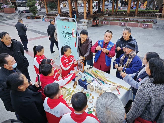 文旅志愿服务“五进”活动走进甘孜泸定