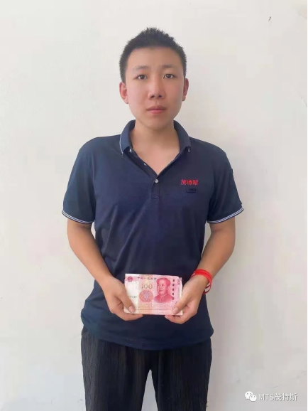 微光匯聚 風(fēng)雨同舟