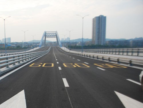 高架桥道路标线施划