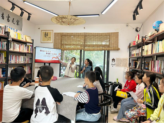 重庆市江北区图书馆举行“铭记抗战历史，弘扬民族精神”主题活动