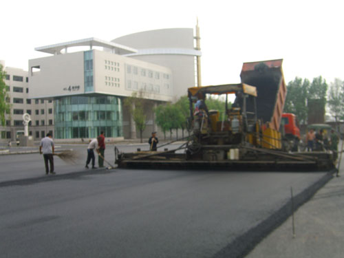 哈爾濱學(xué)院道路維修工程