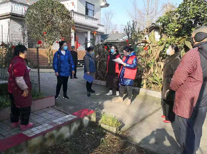 党员就应该冲在前面！向都江堰市这群防控一线的“娘子军”致敬！