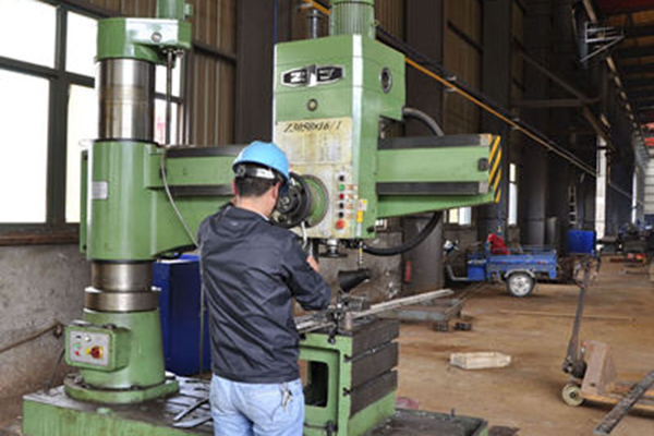 Radial drilling machine