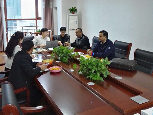 與國外客商交流