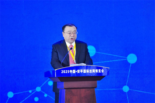 明阳机械在“智网天下·数领未来”2025安平国际丝网大会荣获“中国丝网・创新升级产品奖”