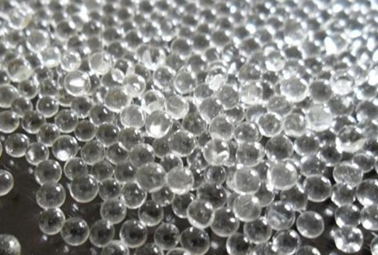 Glass beads for grinding