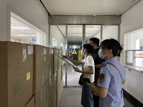 助力疫情防控 保亭县市场监管局强化医疗器械监管