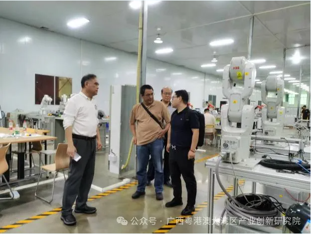 陈松院长与产业专家顾问陈骞、陈新、王辉前往广东汇博机器人技术有限公司开展深度考察交流