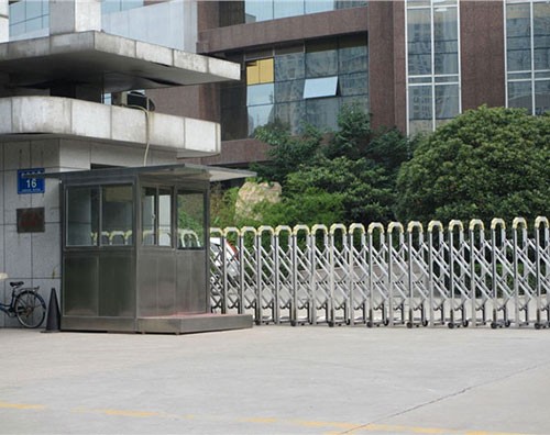 伸縮門