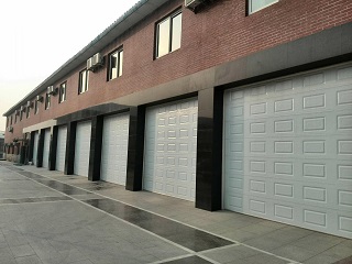 車(chē)庫(kù)門(mén)