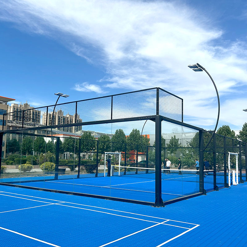 Big pillars panoramic padel court