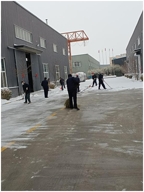 瑞雪兆豐年，正月十二石家莊迎來(lái)龍年場(chǎng)大雪，蕓豪科技趙縣工廠清理積雪現(xiàn)場(chǎng)