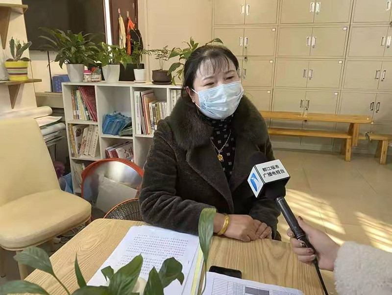 党员就应该冲在前面！向都江堰市这群防控一线的“娘子军”致敬！