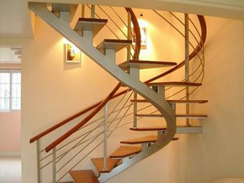 3種流行的樓梯扶手設計，選擇適合您的樓梯改造