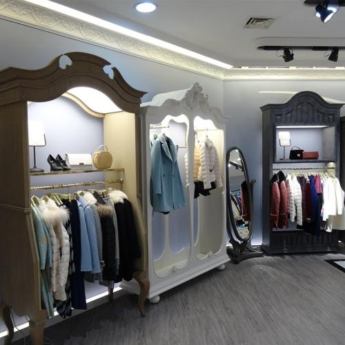 关于品牌服装店展柜设计的要点