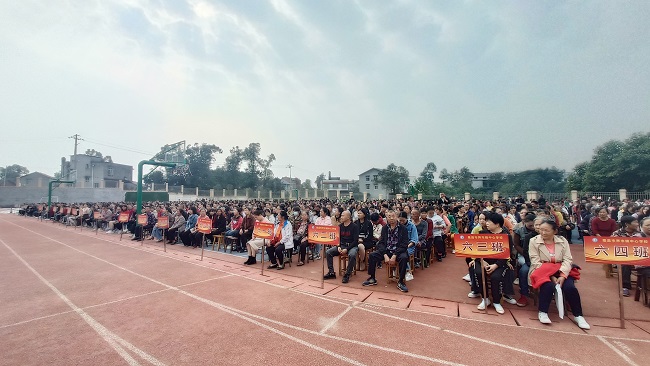界市镇中心学校:家校携手、共促成长