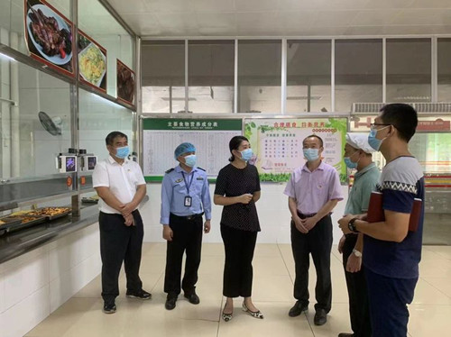 五指山市人民副市长带队检查高考期间学校食品安全保障工作