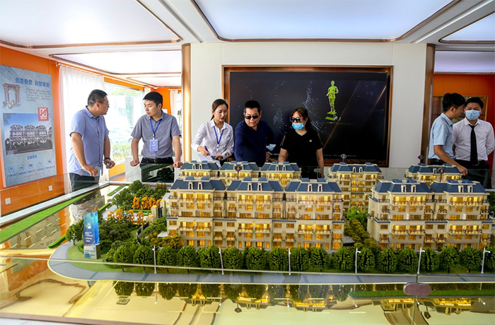 CQ9电子房地产，庆国庆“一串红”