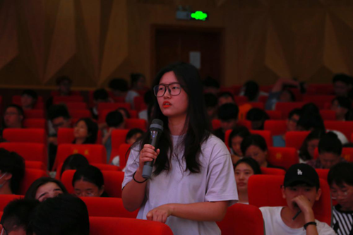 海口经济学院美育大讲堂第二讲 重温经典版画中的红色记忆