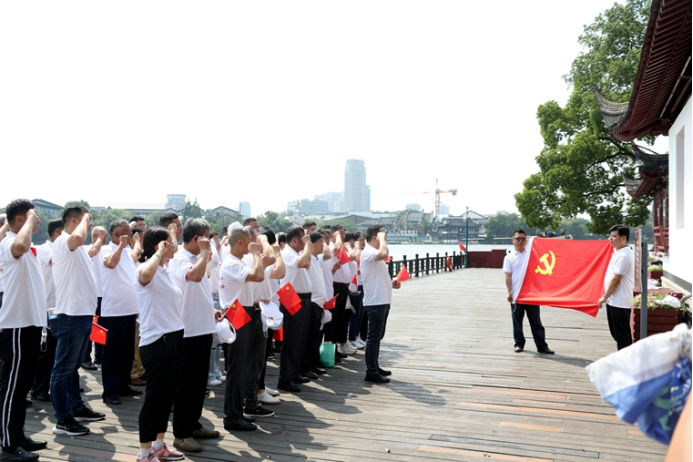 雨发集团党支部隆重开展七一党建活动 见证百年历史  不忘初心前行