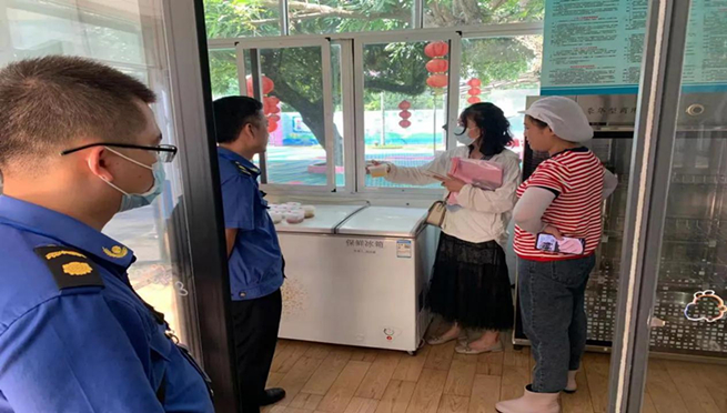 海南保亭县开展秋季学校食堂检查“回头看”护航校园饮食安全