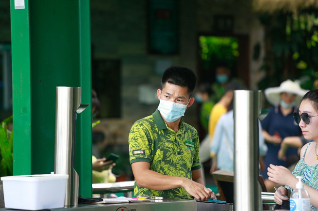 海南呀诺达景区优质服务获游客点赞
