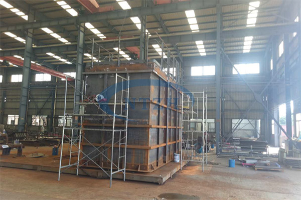 Water storage tank for steel works