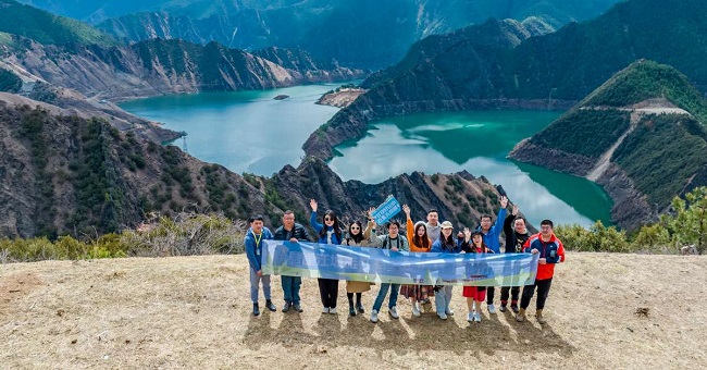 翻过“浪浪山” 来看“悬崖江城”雅江有多美