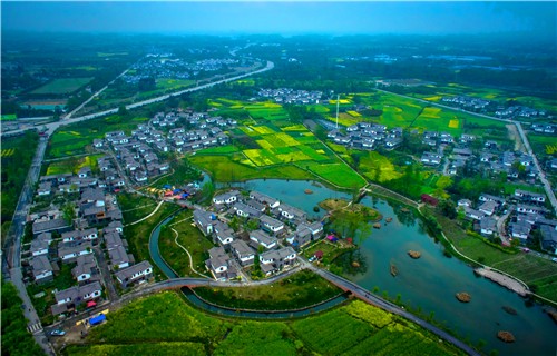 探访中国十大最美乡村——青杠树村