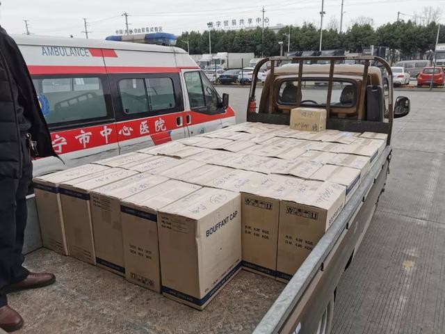 泰国侨界募集300箱抗疫物资抵蓉