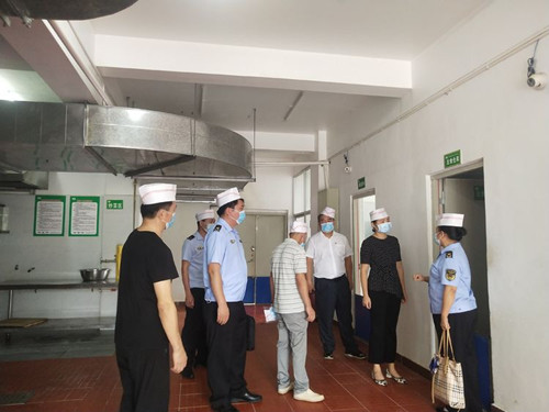 五指山市人民副市长带队检查高考期间学校食品安全保障工作