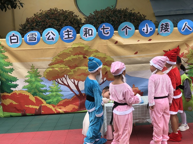 莲峰幼儿园举行庆中秋、国庆“悦读经典 遇见传奇”大型沉浸式游园活动