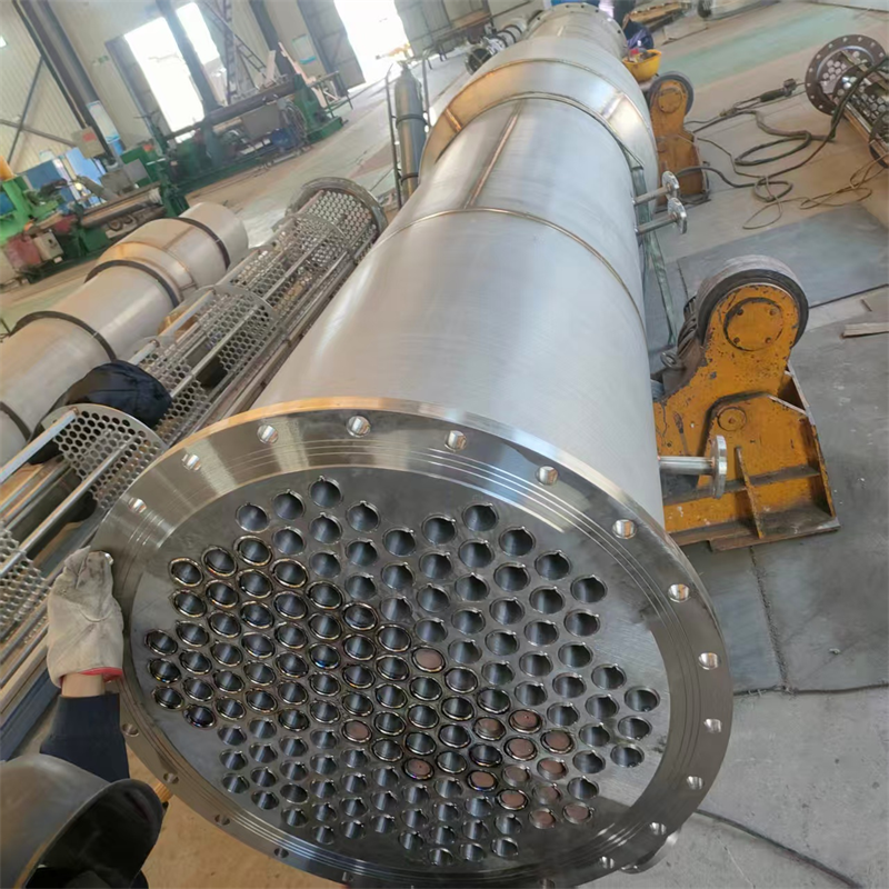 河北某环保公司加热室设备制作中