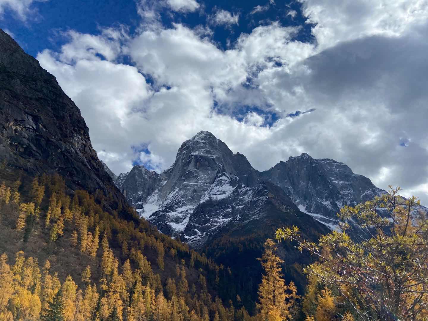 堪称避暑胜地的四川阿坝小金县，风景秀丽且热情好客，游客纷纷赞_县城