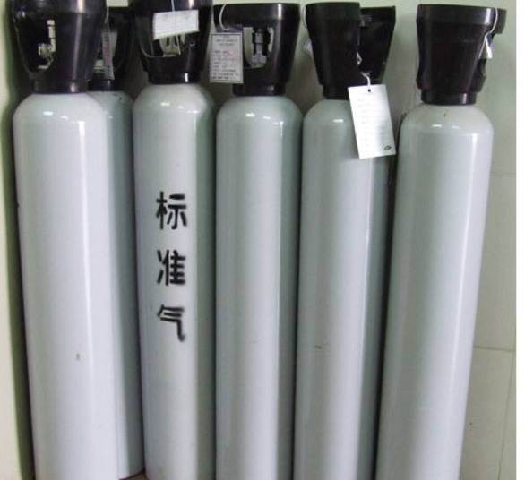 標(biāo)準(zhǔn)氣體氣瓶搬運(yùn)為什么的都需要配戴安全帽