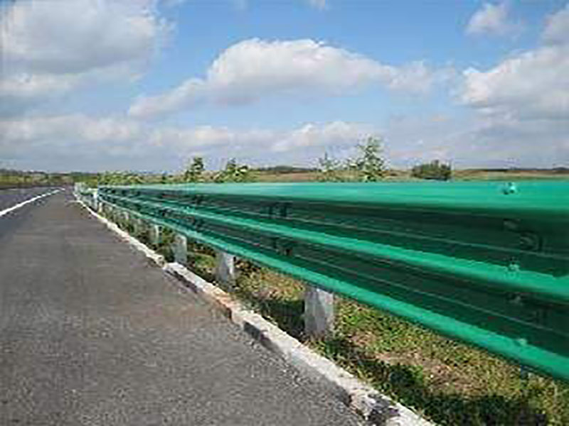 内蒙古高速公路勾花护栏网的设置