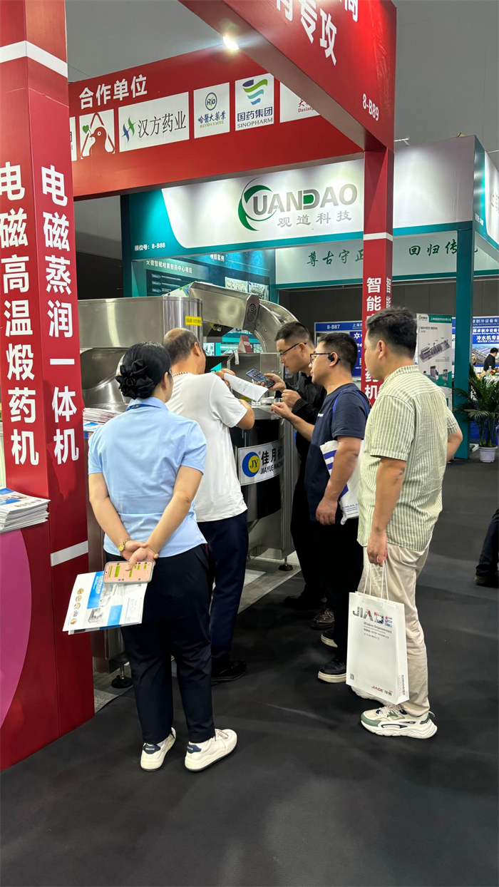 盛况启幕｜第68届全国制药机械博览会火热开展！佳月机械展位人气高涨，客商云集洽谈