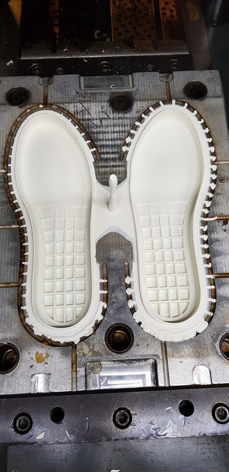 橡膠鞋底機對于企業的發展有什么影響嗎？