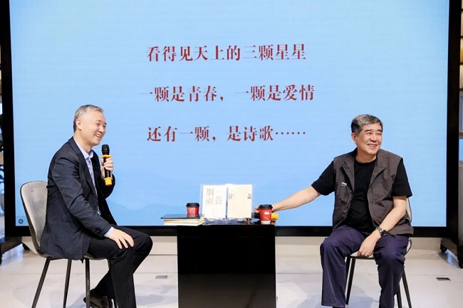 “一蓑烟雨”润双城！在锦江，听梁平聊诗歌里的城市与写作