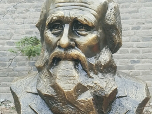 达尔文雕塑