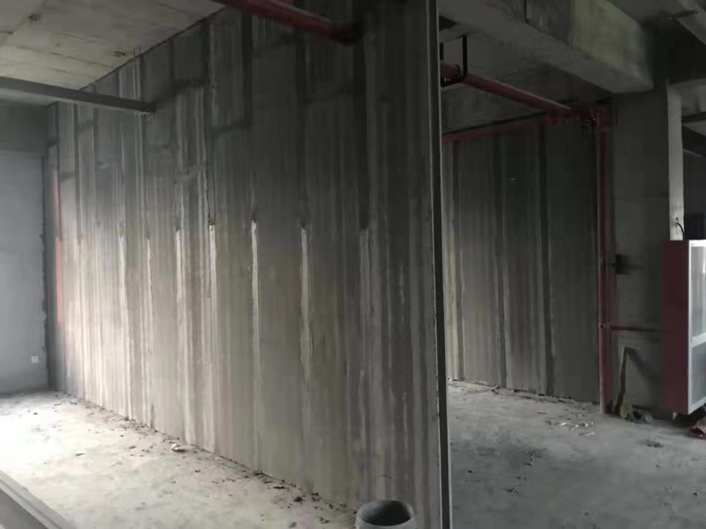 新型輕質(zhì)隔墻板的主要分類與適用行業(yè)