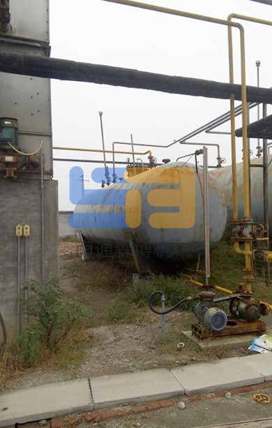 Gas holder and recovery tank