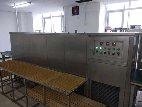 Ultrasonic cleaning machine