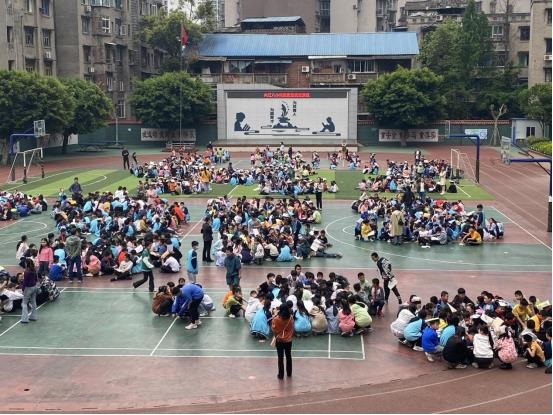内江八小举行地震应急疏散演练