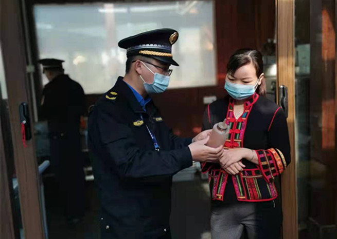 海南保亭县市场监管局主攻旅游市场 严把春节餐饮关